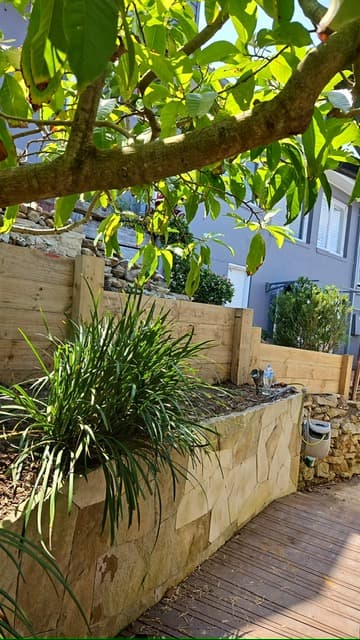 Finished Collaroy timber retaining wall holding the sloped garden