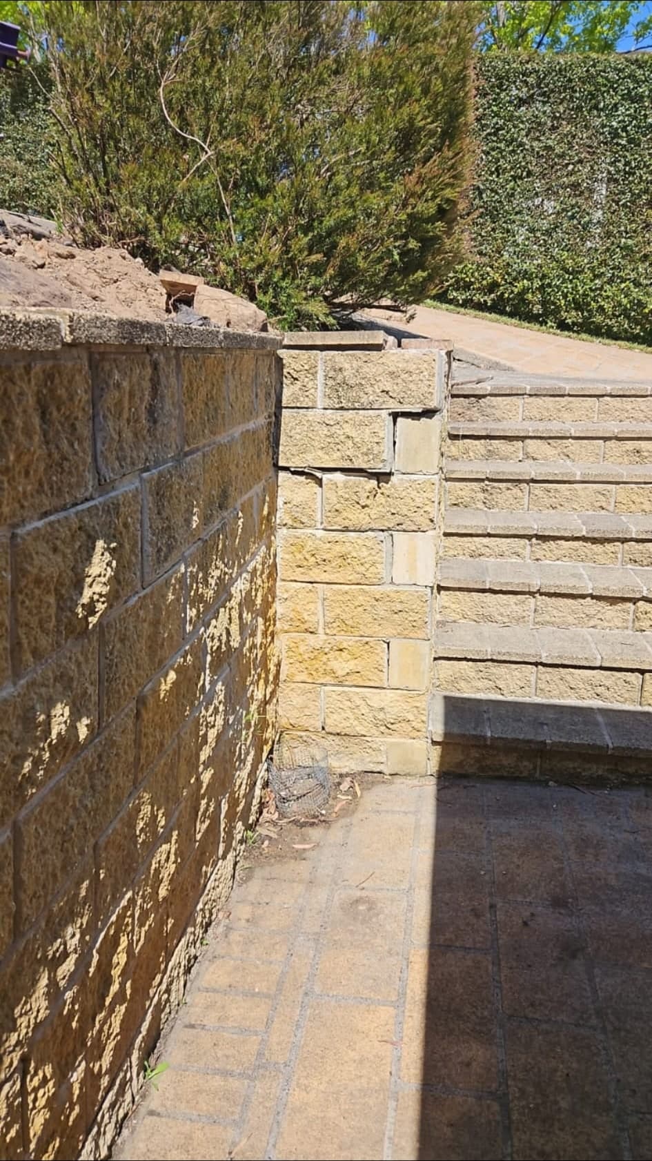 Hornsby Heights retaining wall before demolition